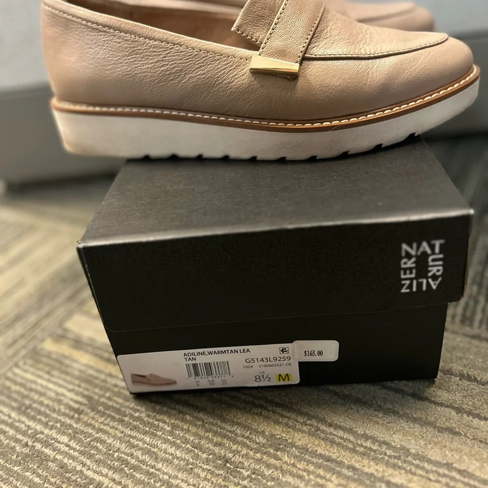 Naturalizer Tan Flats with Minimalist Design and Platform Sole - Picture 3 of 4